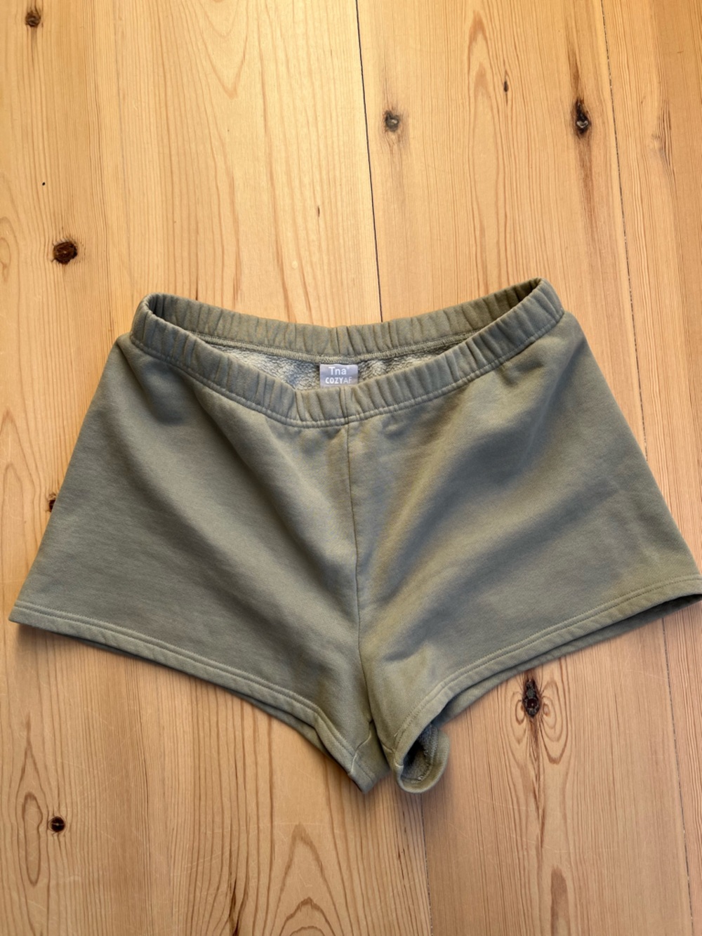 ARITZIA TNA COZY FLEECE PERFECT HI-RISE 3" SWEATSHORT